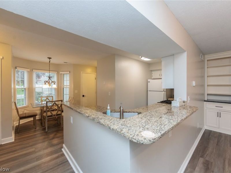 16457 Emerald Point , Middleburg Heights, OH 44130 Photo 5