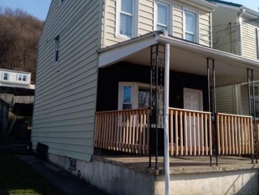 52 W Bacon Street, Pottsville, PA 17901 Main Photo