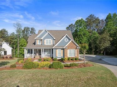 4452 Sandhurst Place , Flowery Branch, GA 30542