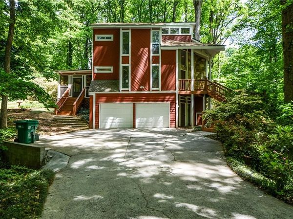 86 Bailey Drive SW, Lilburn, GA 30047