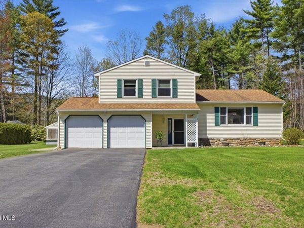 10 Queen Diana Lane, Queensbury, NY 12804