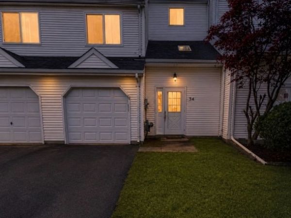 34 Saffron Dr, Lumberton, NJ 08048