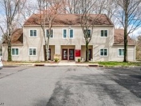 27 Clyde Rd, Franklin, NJ 08873