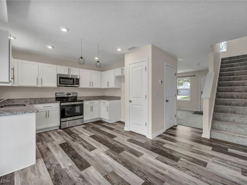 189 Alexander Drive , Elyria, OH 44035 Photo 4