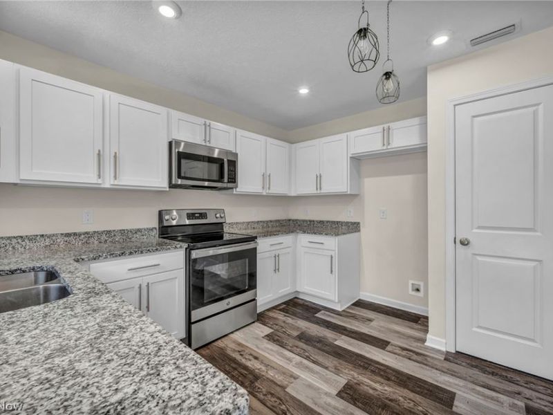 189 Alexander Drive , Elyria, OH 44035 Photo 5