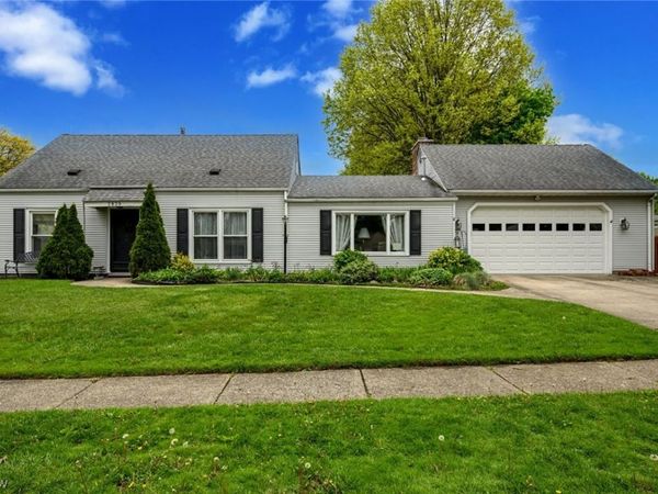 2839 Elmwood Street , Cuyahoga Falls, OH 44221
