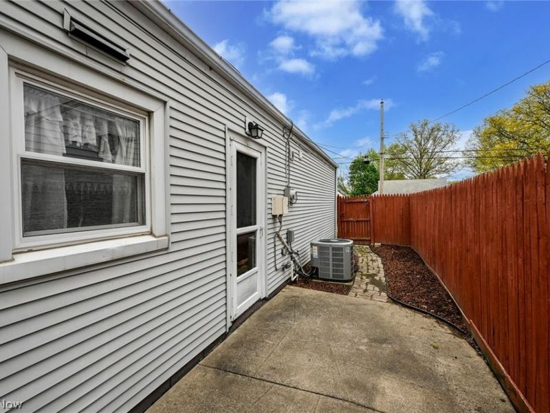 2839 Elmwood Street , Cuyahoga Falls, OH 44221 Photo 15