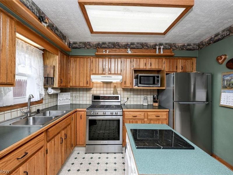 2839 Elmwood Street , Cuyahoga Falls, OH 44221 Photo 24
