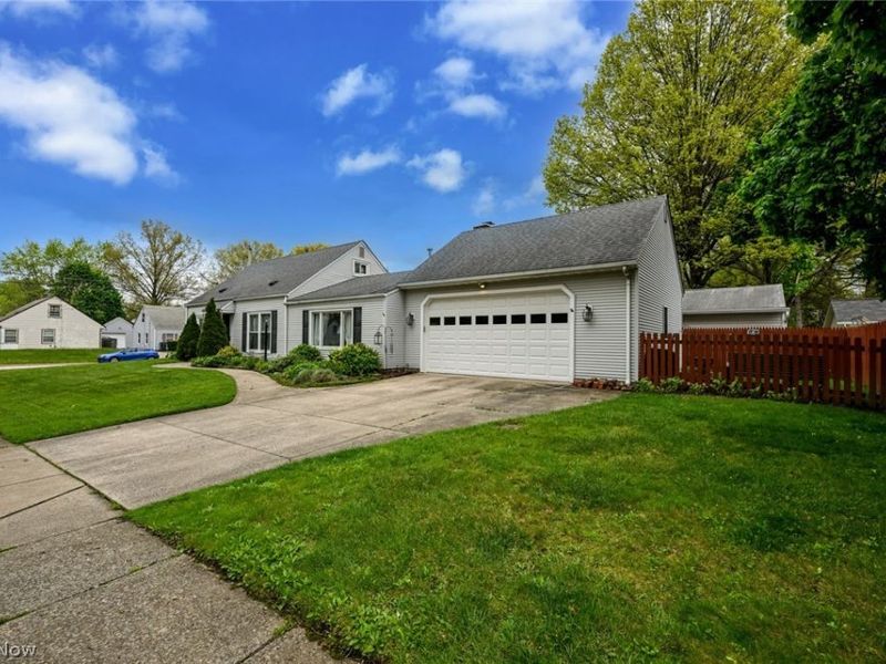 2839 Elmwood Street , Cuyahoga Falls, OH 44221 Photo 5