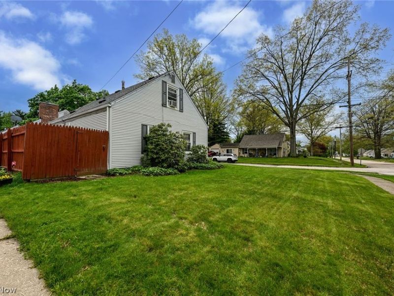 2839 Elmwood Street , Cuyahoga Falls, OH 44221 Photo 9