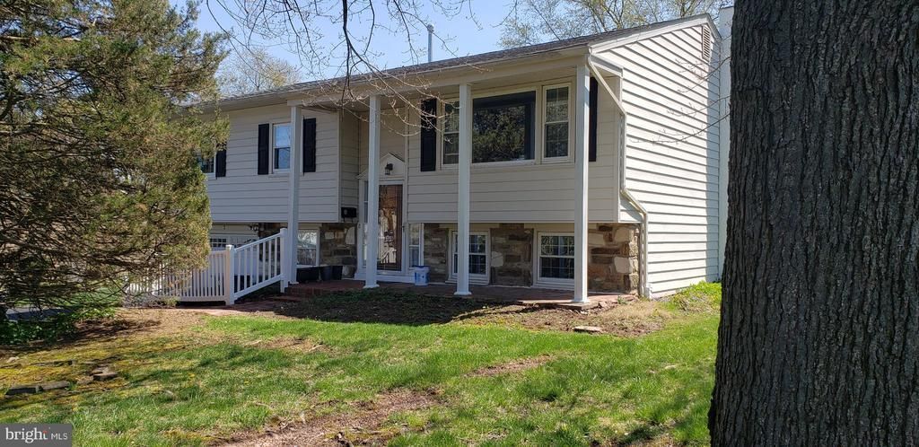 8 PLEASANT AVENUE, CHALFONT, PA 18914