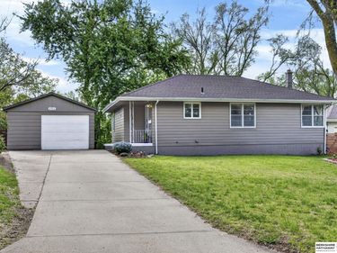 6906 N 41st Street, Omaha, NE 68112