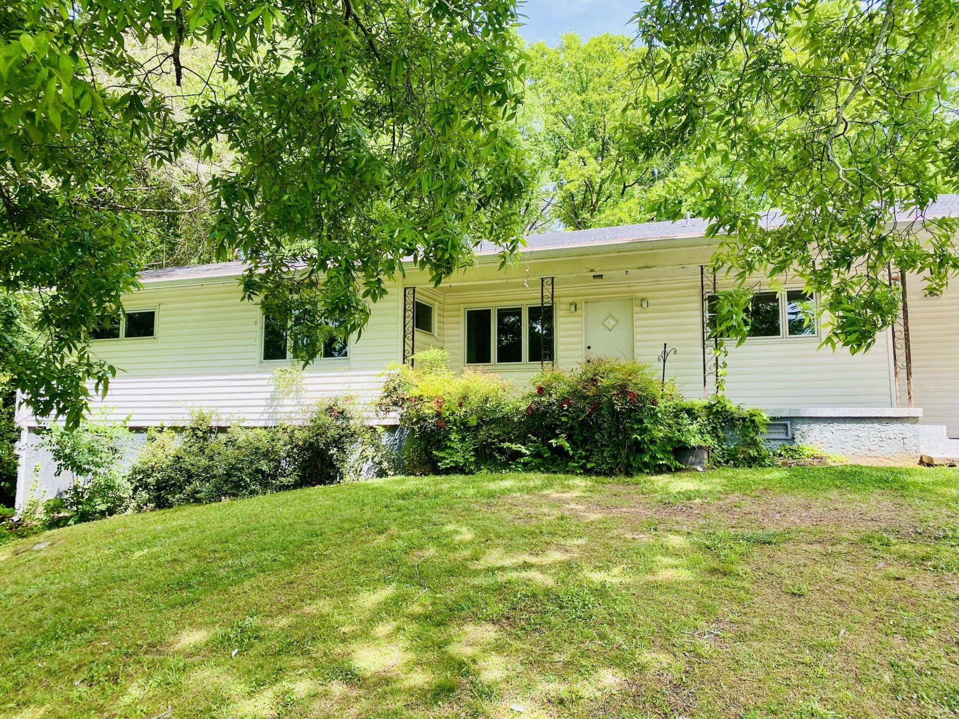 625 Mississippi Avenue, Signal Mountain, TN 37377 Main Photo