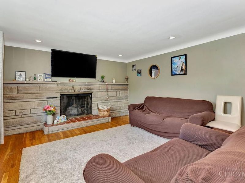 2677 Altura Drive, Cincinnati, OH 45239 Photo 6