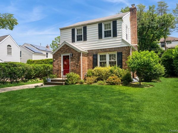 212 Fernwood Terrace , Garden City, NY 11530