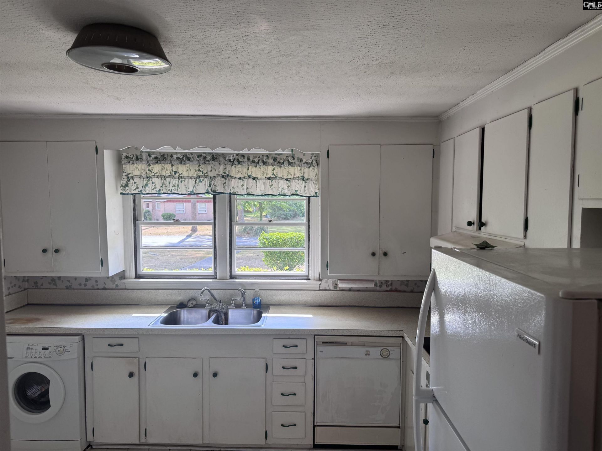 7604 Edgewater Drive  Photo 7