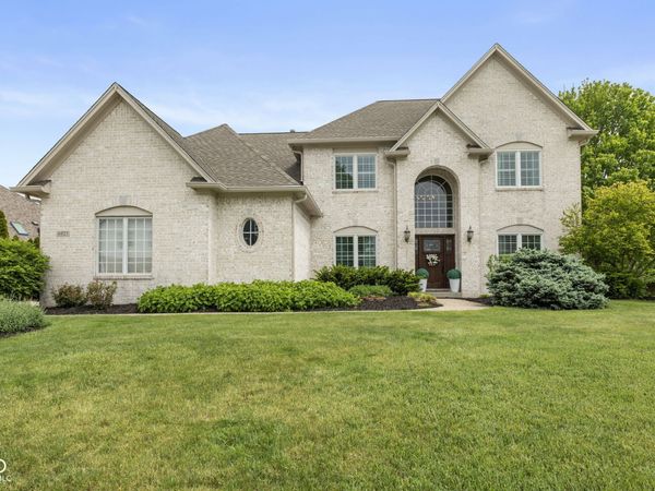 4627 Ridgewood Drive, Zionsville, IN 46077