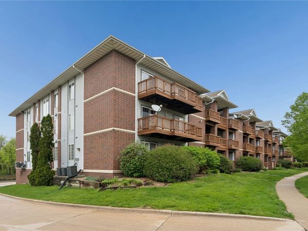 528 Westside Drive , Iowa City, IA 52246