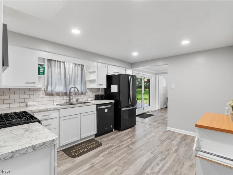 3233 Greenpark Street NW, Massillon, OH 44646 Photo 6