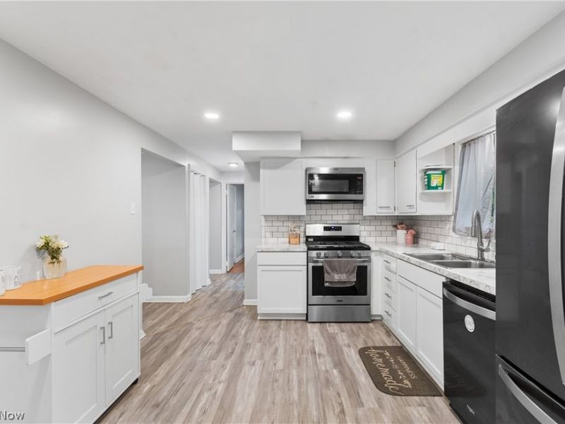 3233 Greenpark Street NW, Massillon, OH 44646 Photo 8