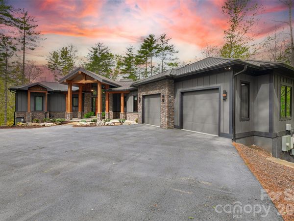 726 Ugugu Drive, Brevard, NC 28712