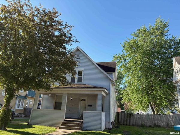210 E ADAMS Street, Taylorville, IL 62568