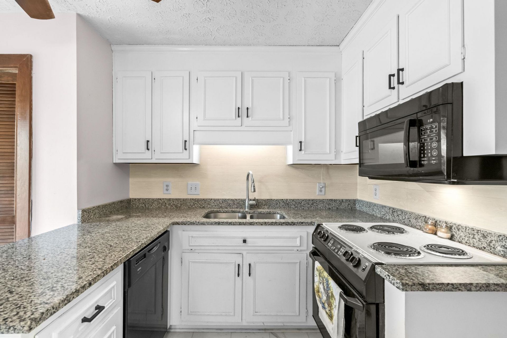 404 N 72nd Ave.  Photo 13