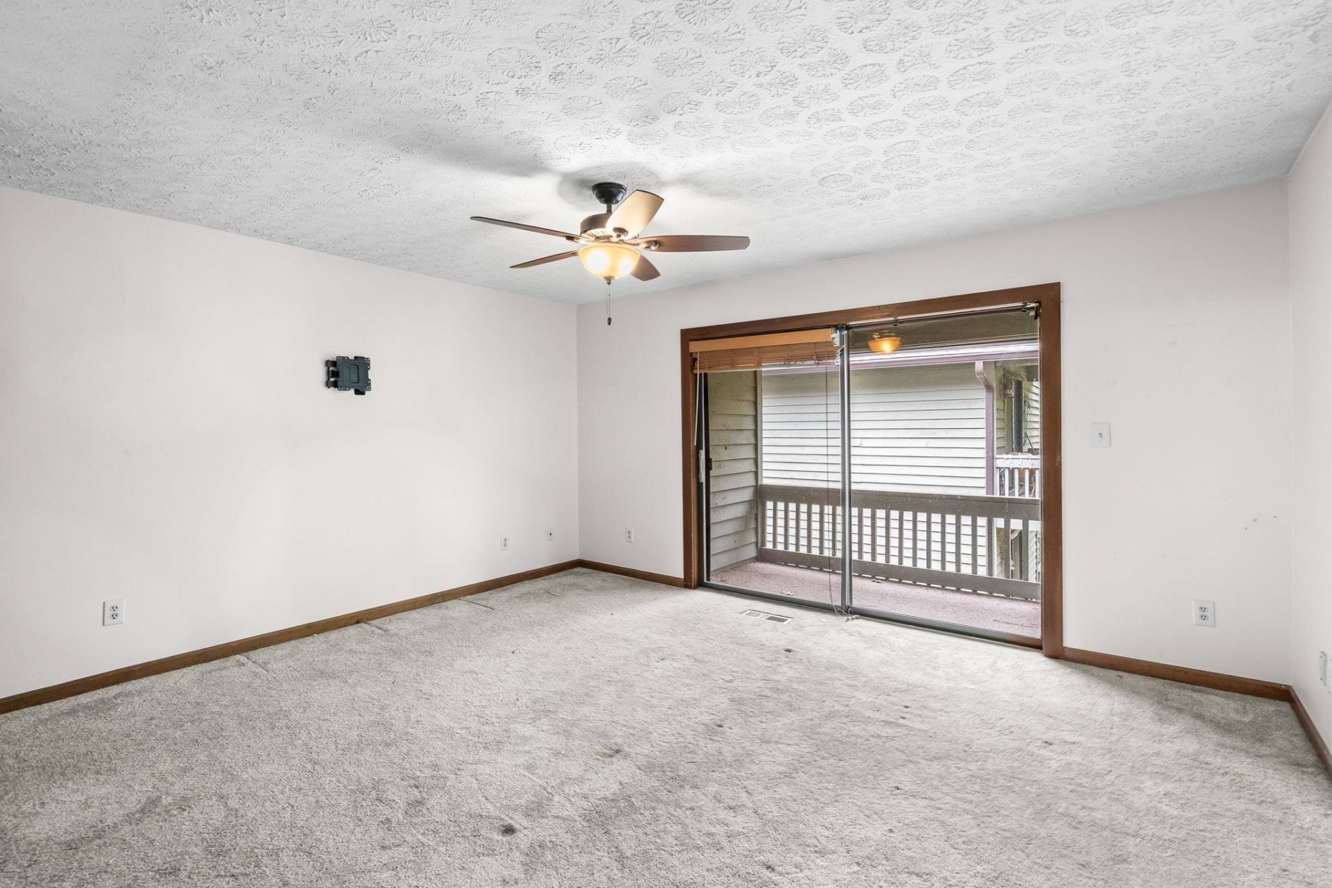 404 N 72nd Ave.  Photo 22