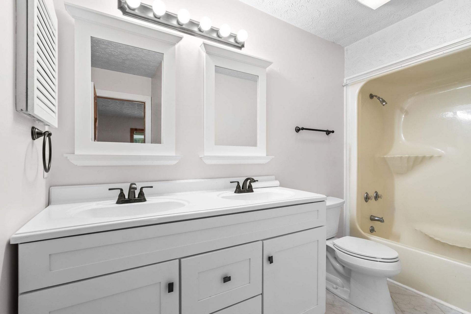 404 N 72nd Ave.  Photo 24