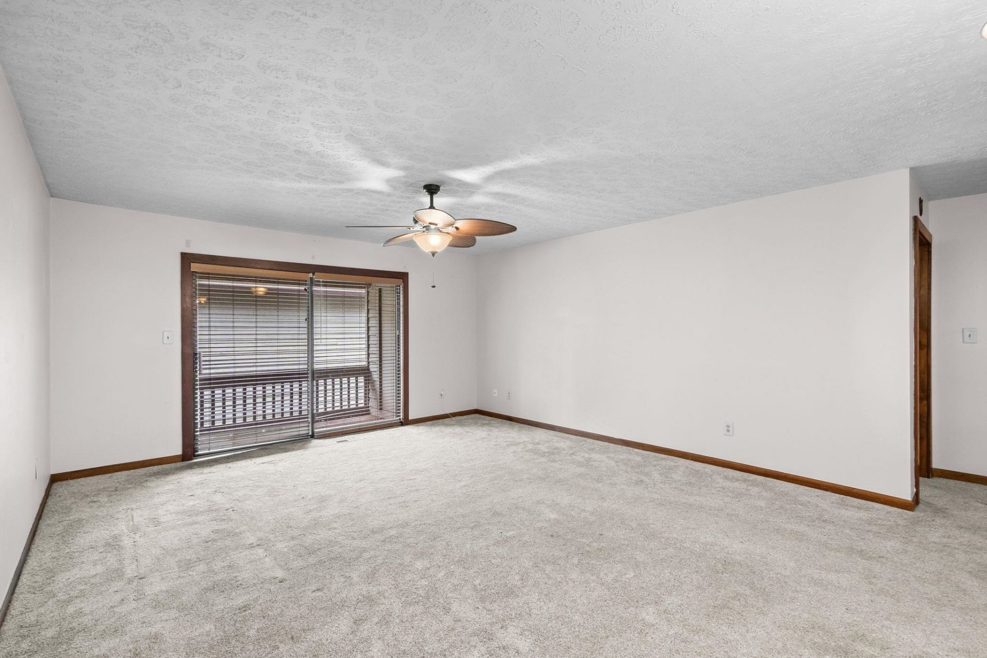 404 N 72nd Ave.  Photo 5