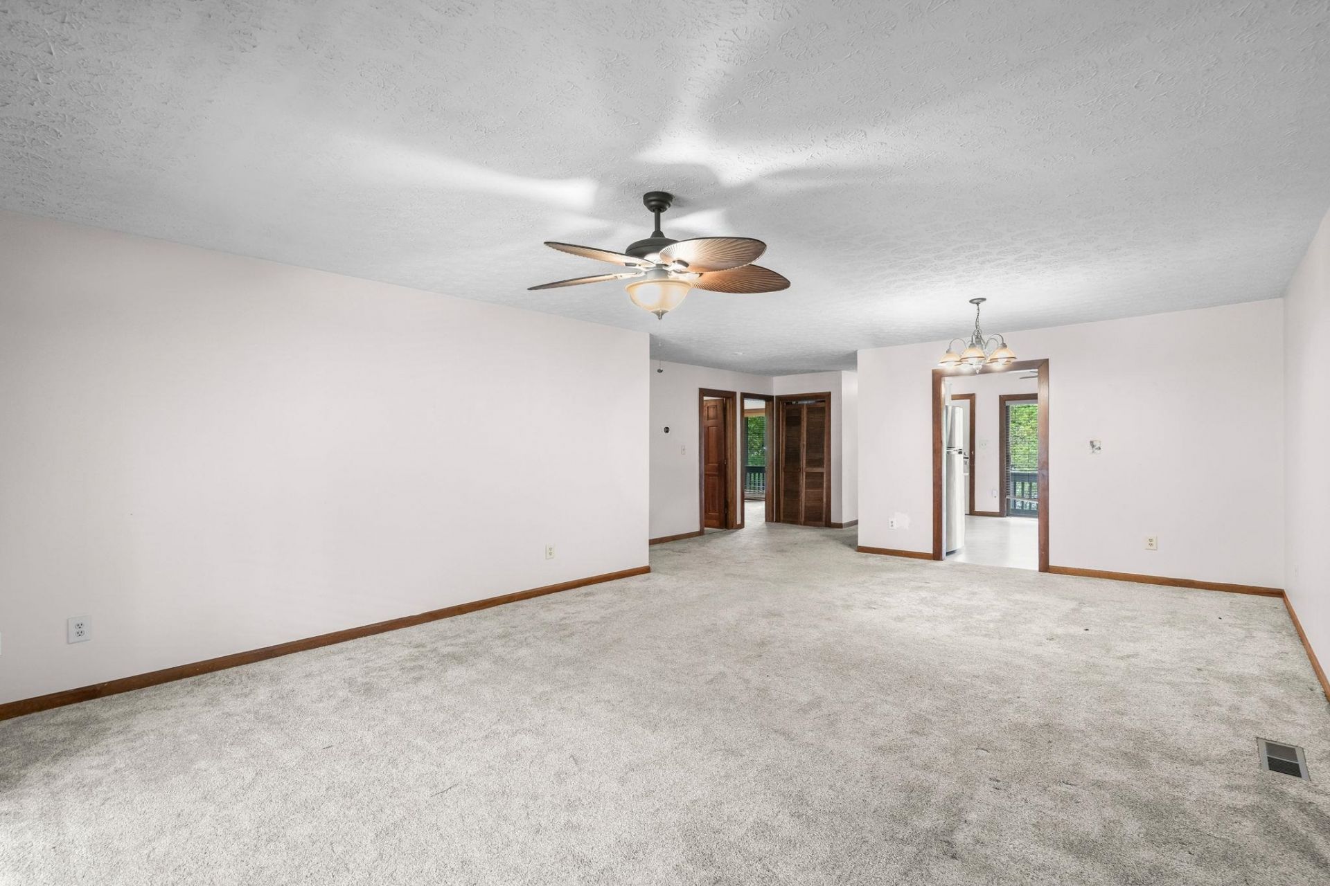 404 N 72nd Ave.  Photo 6