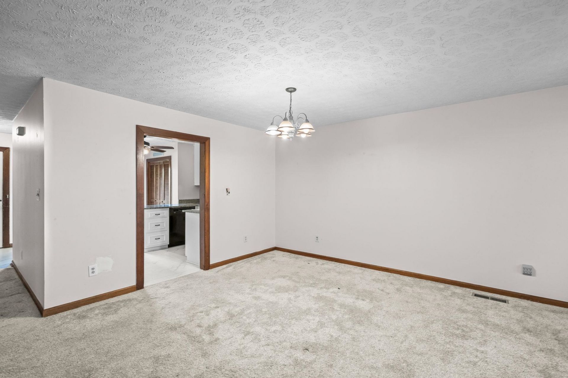 404 N 72nd Ave.  Photo 9