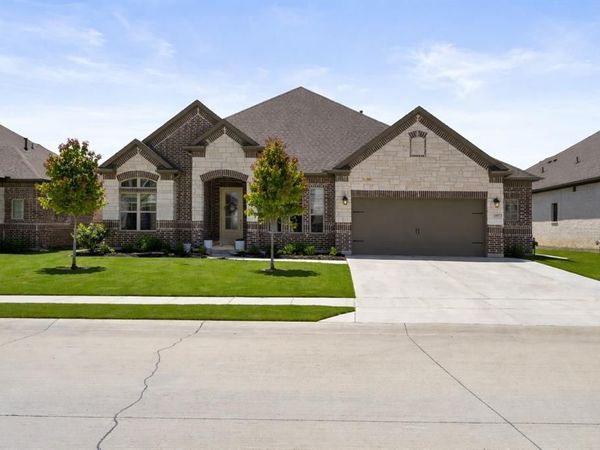 1073 Fleetwood Drive, Justin, TX 76247