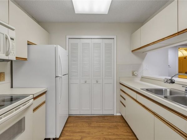 18 Plantation Drive, Unit 204, Vero Beach, FL 32966