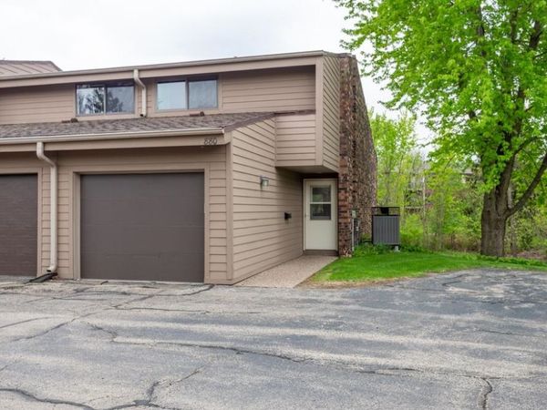 880 Stone Ridge Place, Dubuque, IA 52001