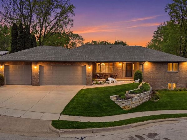 806 Lacey Court, Dubuque, IA 52001