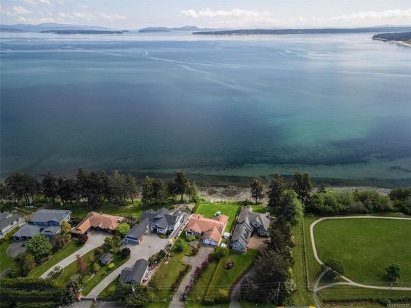 8877 Lochside Dr , North Saanich, BC V8L 1N1