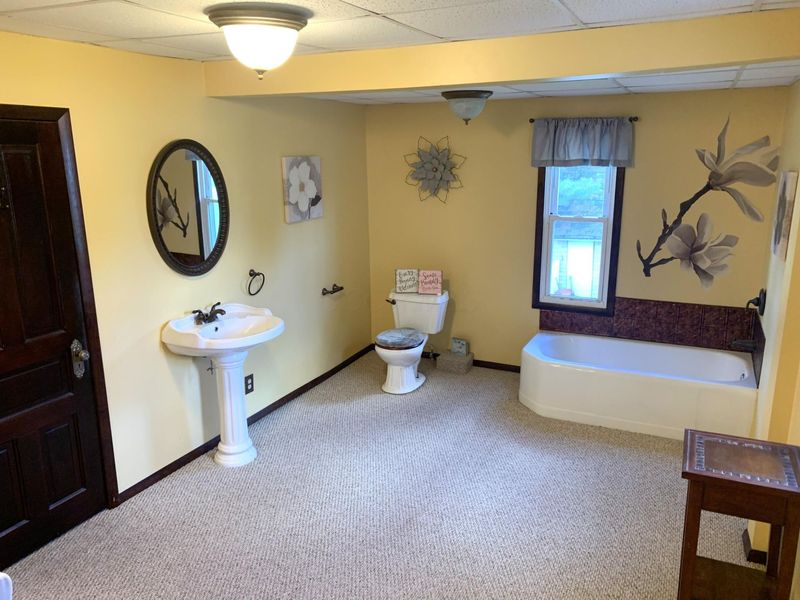 128 W Walnut Street , Shawnee, OH 43782 Photo 28