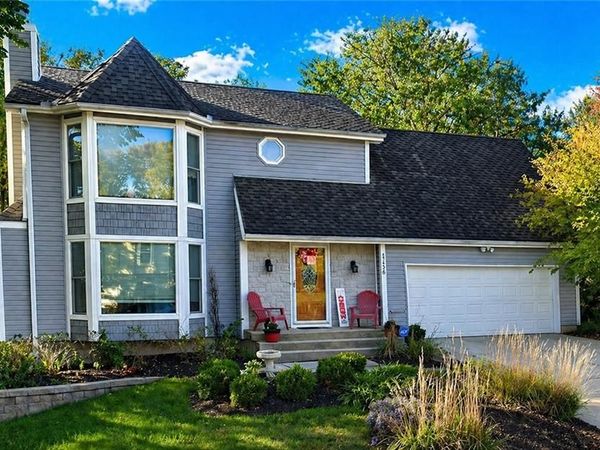 11249 Lakeview Drive, Kansas City, KS 66109