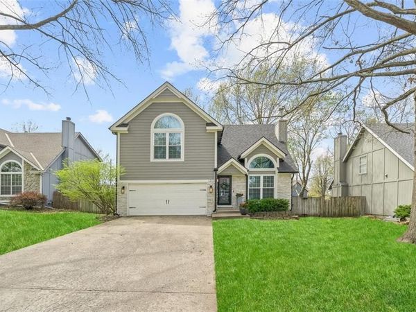 1203 N Anne Shirley Drive, Olathe, KS 66061