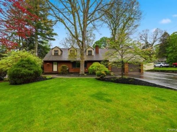 13 Tree Top Lane, Poughkeepsie, NY 12603