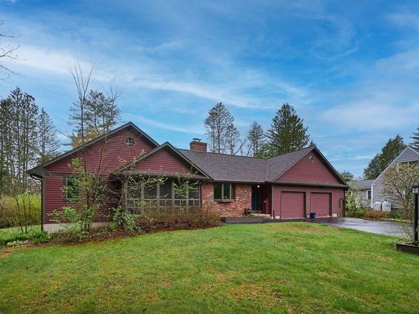37 Harris St, Amherst, MA 01002