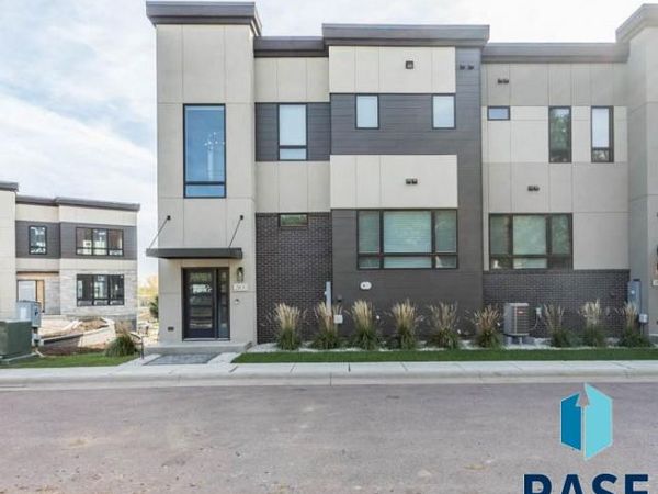 2800 S Oriya Pl, Sioux Falls, SD 57106