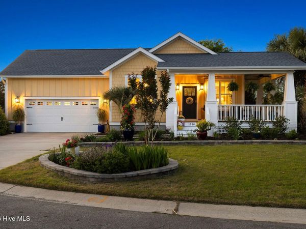 1236 N Caswell Avenue, Southport, NC 28461