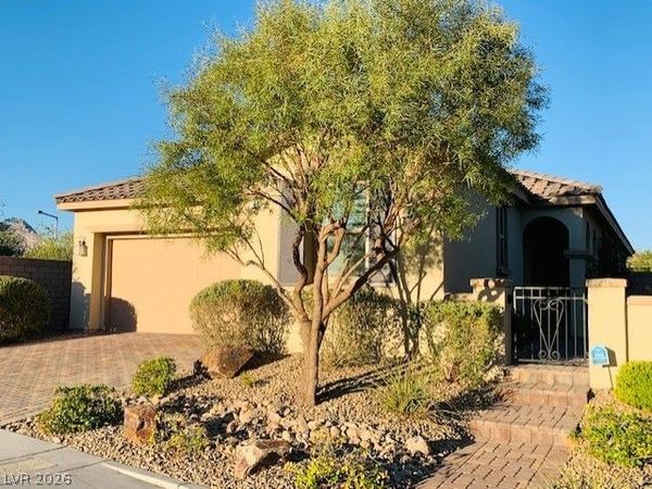 422 Port Reggio Street , Las Vegas, NV 89138