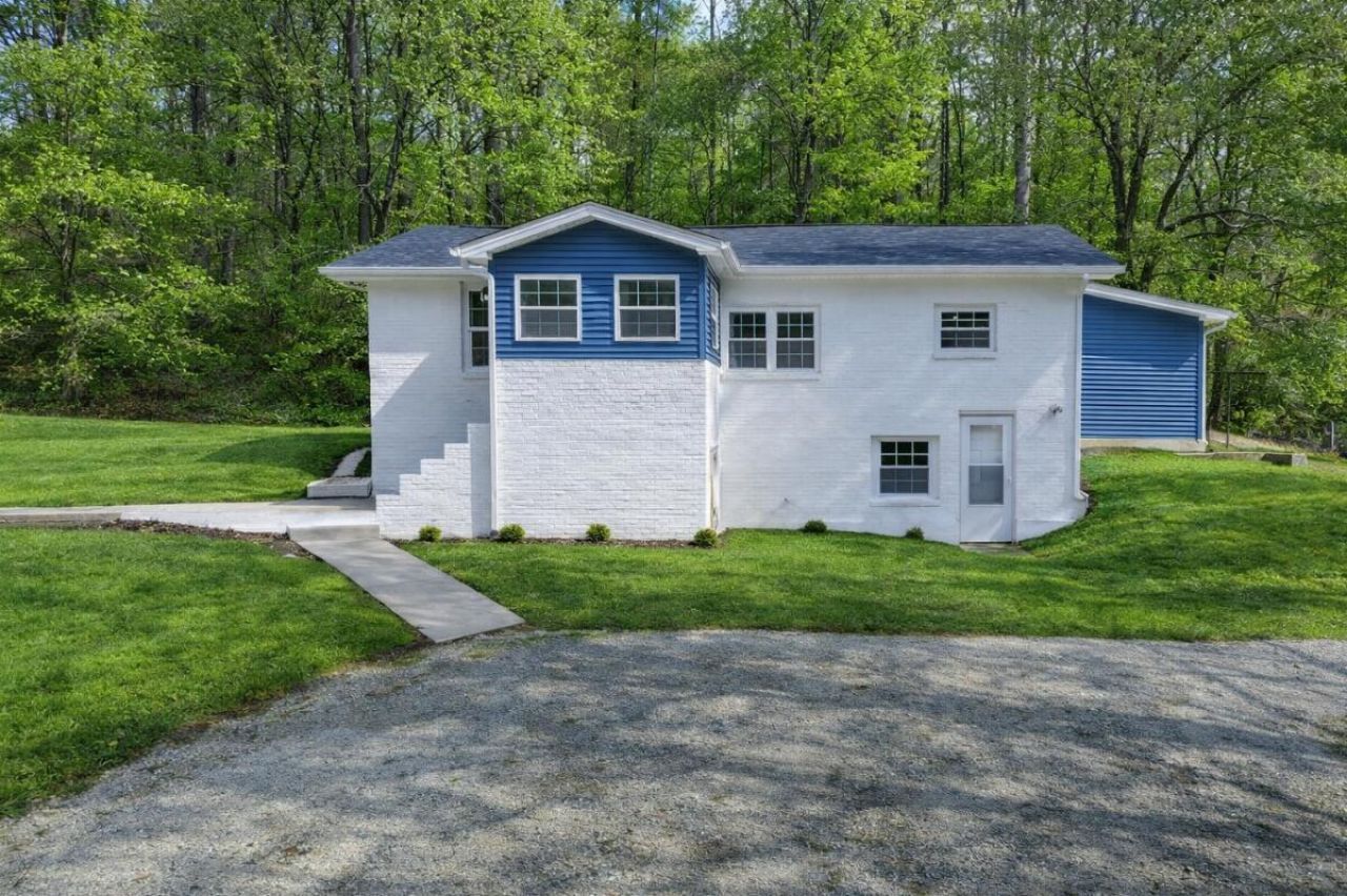 7202 Merriman Rd, Boones Mill, VA 24065 Main Photo