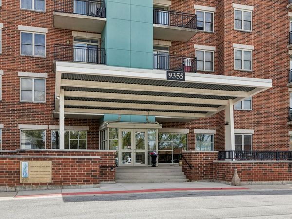 9355 Irving Park Road, Unit 401, Schiller Park, IL 60176