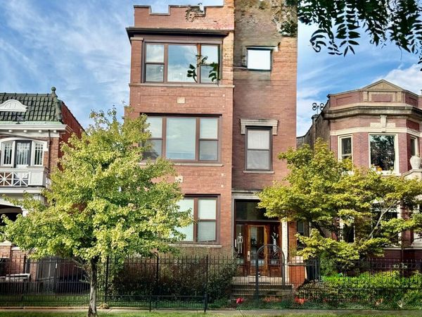 1342 N Kedzie Avenue, Unit 2R, Chicago, IL 60651