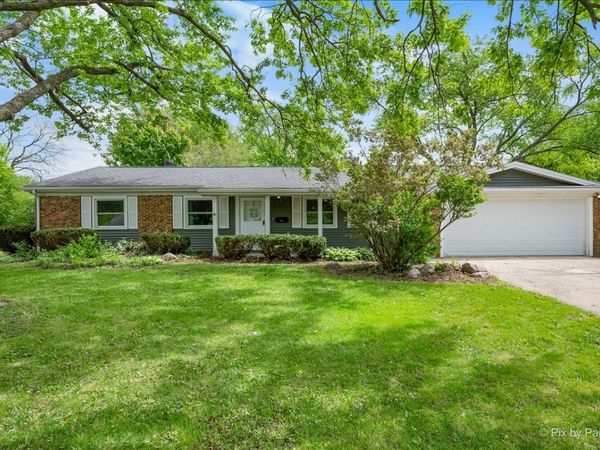 401 Hill Avenue , North Aurora, IL 60542