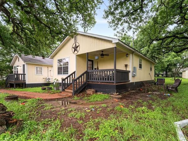 902 Travis Avenue, Alvarado, TX 76009